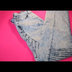 Acid washed skinny jean